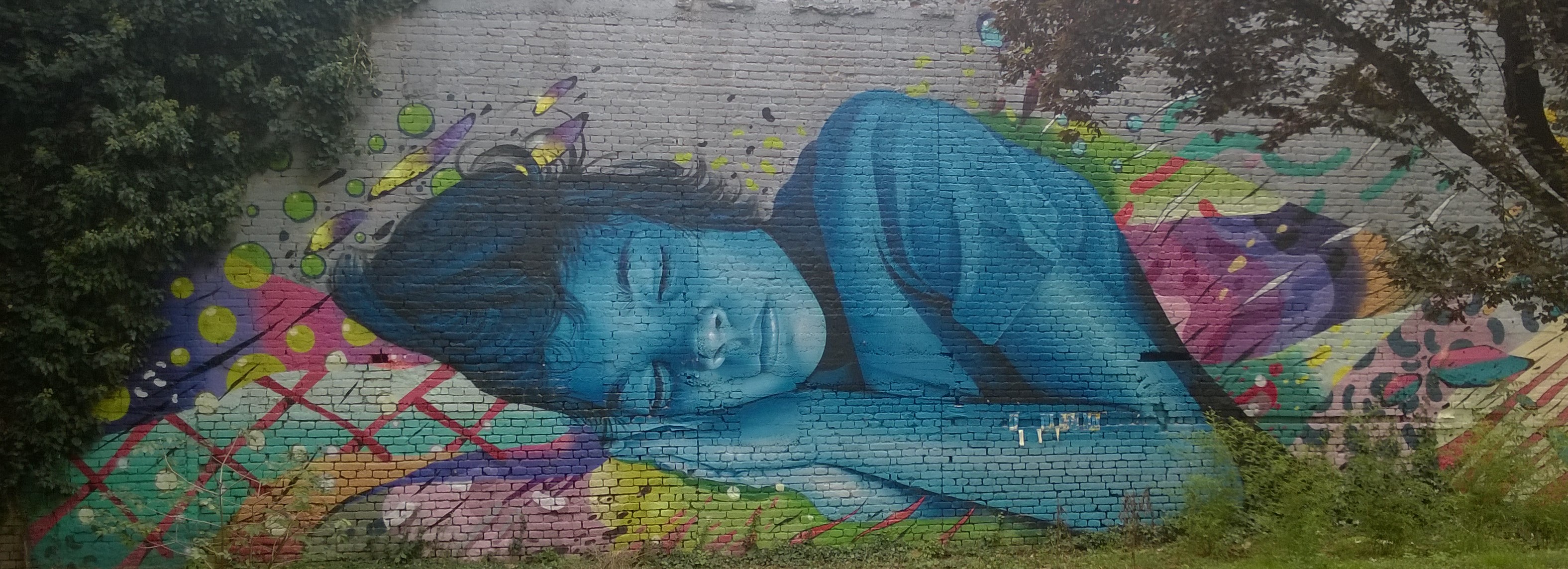 Dete koristi asistivnu tehnologiju kod kuće ili u školi