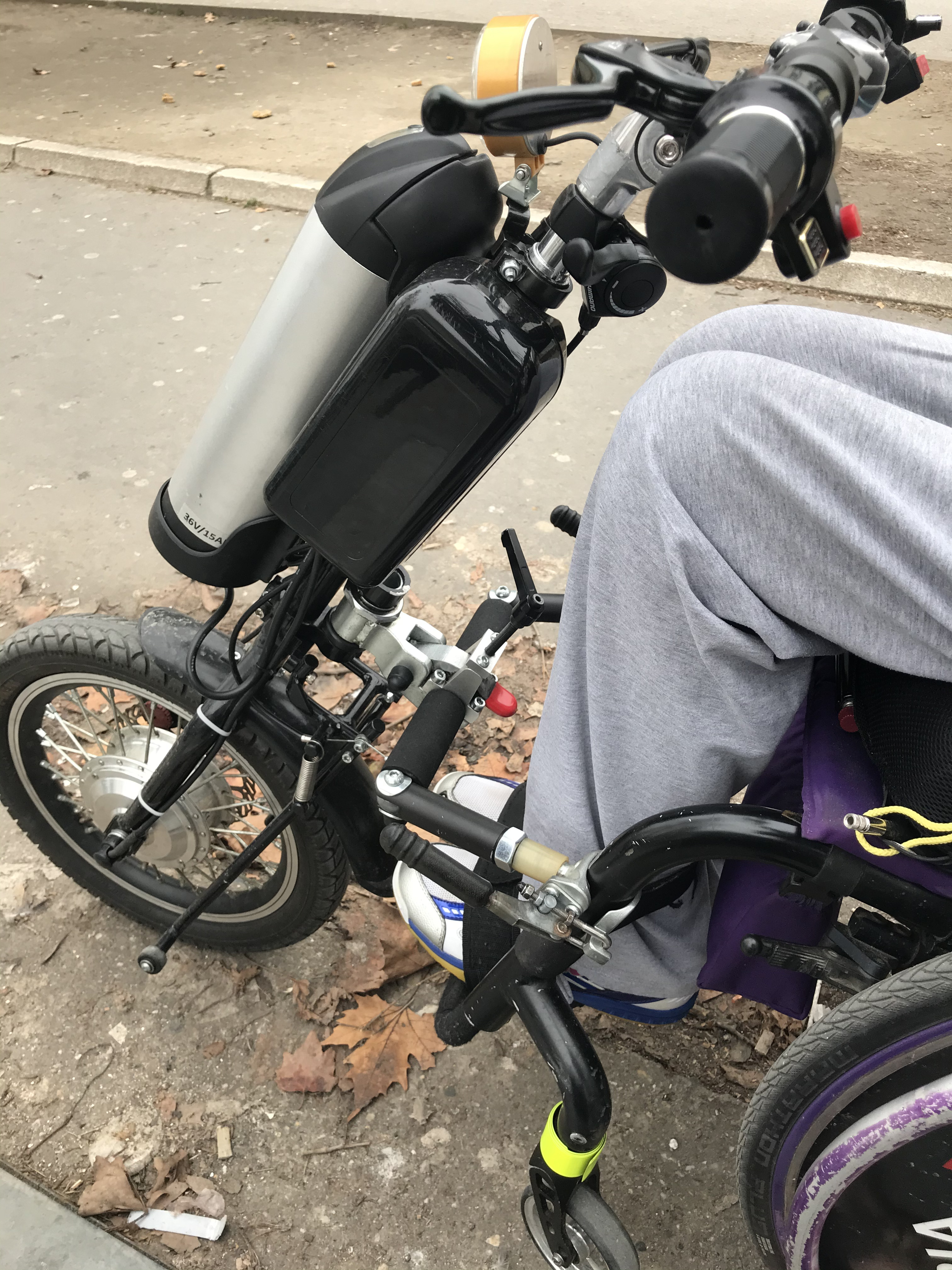 Učenik koristi prekidač (switch) za izbor